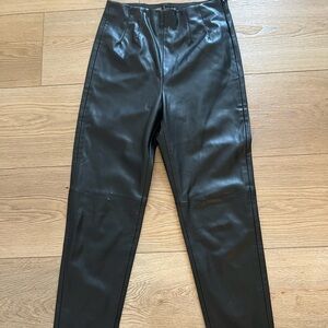 Zara vegan leather leggings women’s size medium (M).